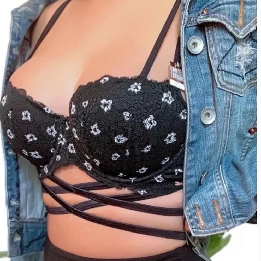 Black Floral Lace Strappy Push-Up Bra